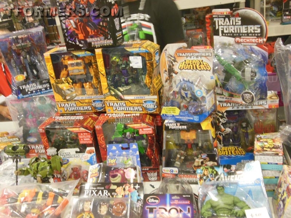 BotCon 2013   The Transformers Convention Dealer Room Image Gallery   OVER 500 Images  (480 of 582)